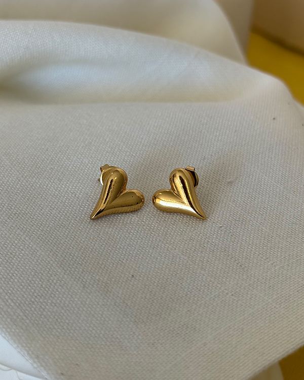 Aretes chunky corazón dorado