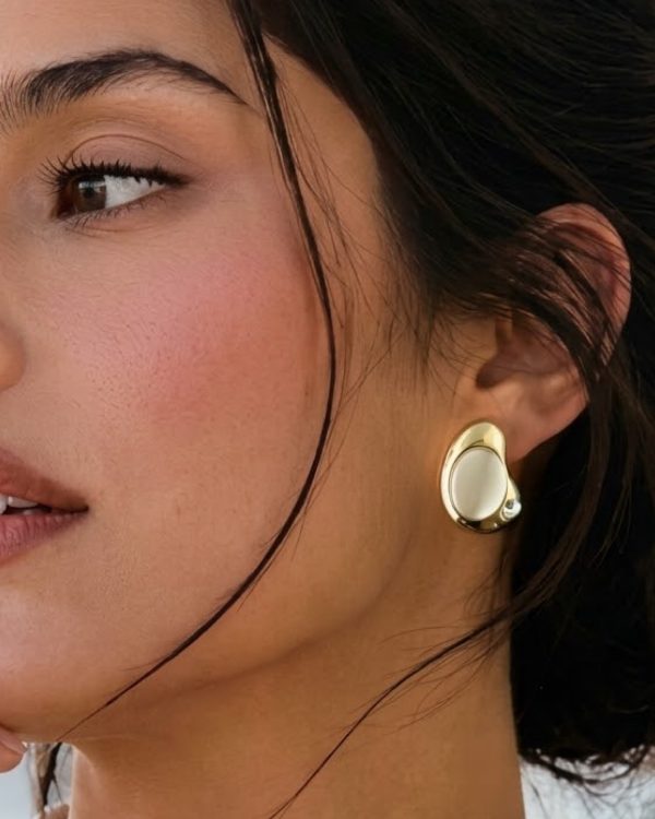 Aretes blanco y dorado
